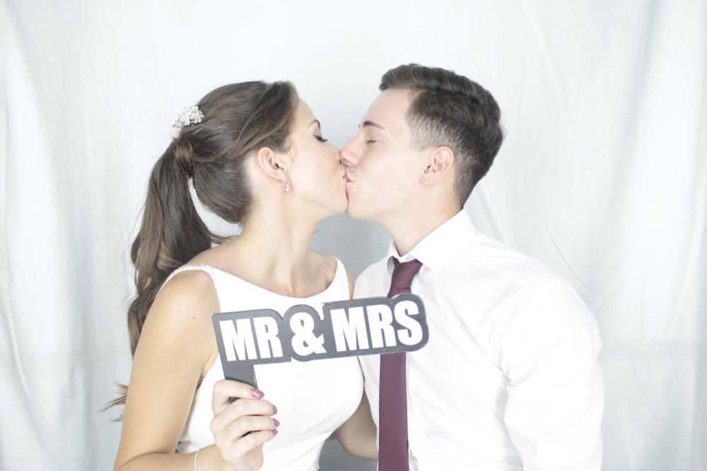 Mr & Mrs Guillen | View more photos from the event at gallery.myphotoboothexperience.co.uk/u/MyPhotoBoothExperienceLtd/Mr-Mrs-Guillen